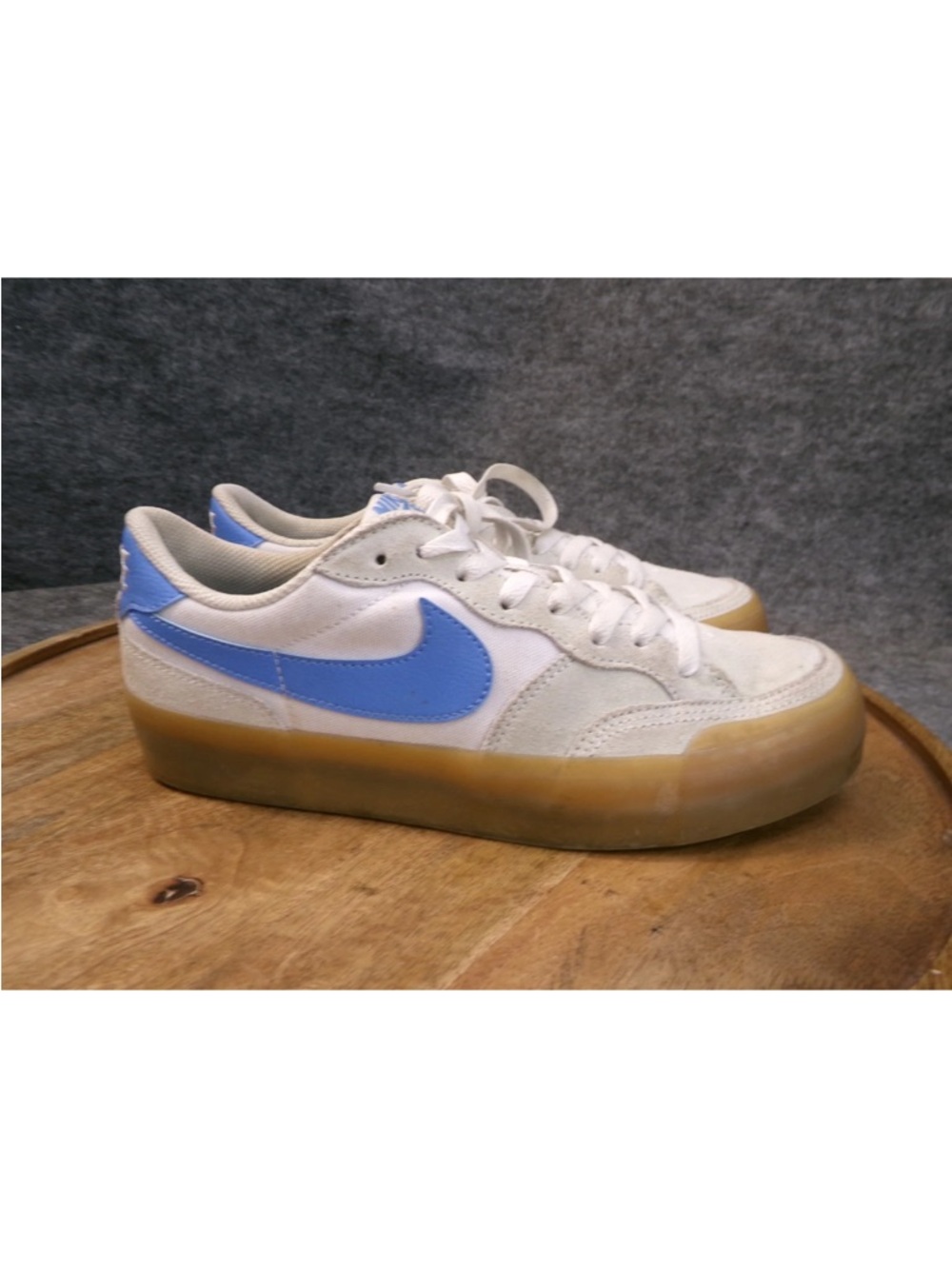 Nike Women’s White Blue Low-Top Sneakers